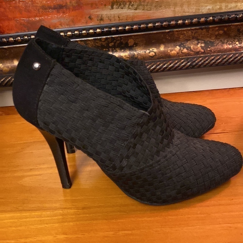 Simply Vera Vera Wang Ankle Boots Size 8 1/2 EUC